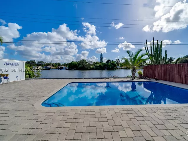 3-bedroom home for rent in Hollywood - 5900 N FARRAGUT DR 0 - MondialRealty