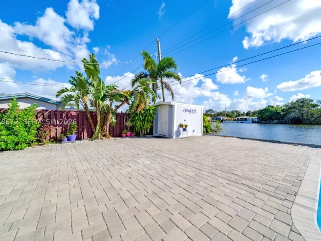 3-bedroom home for rent in Hollywood - 5900 N FARRAGUT DR 0 - MondialRealty