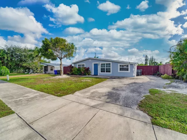 3-bedroom home for rent in Hollywood - 5900 N FARRAGUT DR 0 - MondialRealty