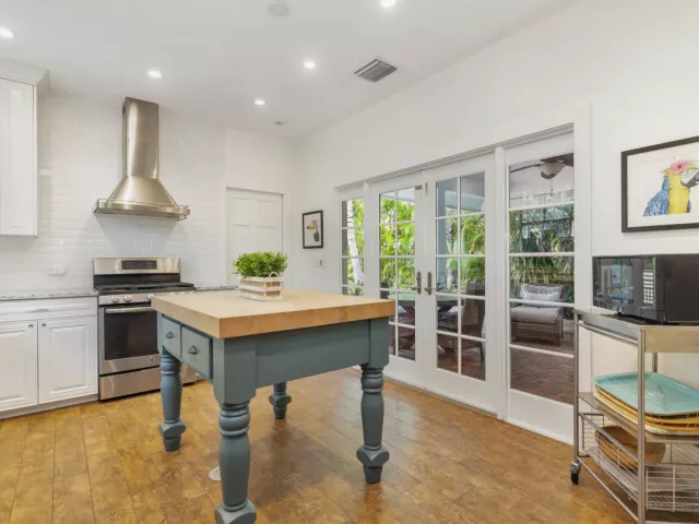 3-bedroom home for sale in West Palm Beach - 609 PALM Street - MondialRealty