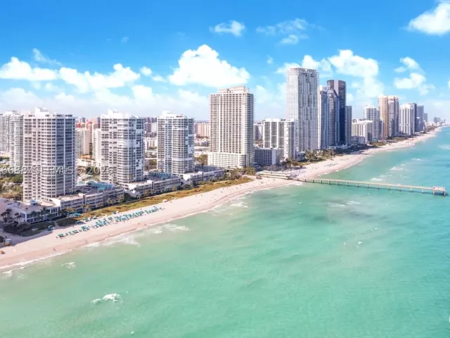 2-bedroom condo for rent in Sunny Isles Beach - 16425 Collins Ave 2016 - MondialRealty