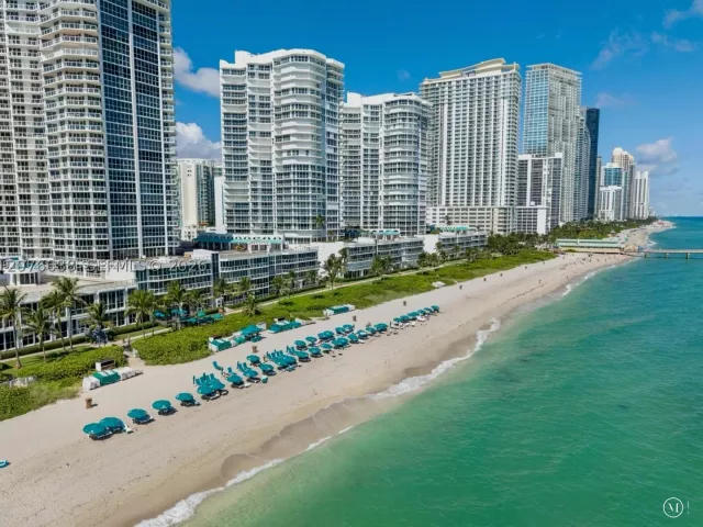 2-bedroom condo for rent in Sunny Isles Beach - 16425 Collins Ave 2016 - MondialRealty