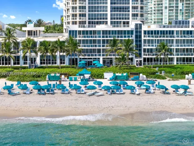 2-bedroom condo for rent in Sunny Isles Beach - 16425 Collins Ave 2016 - MondialRealty