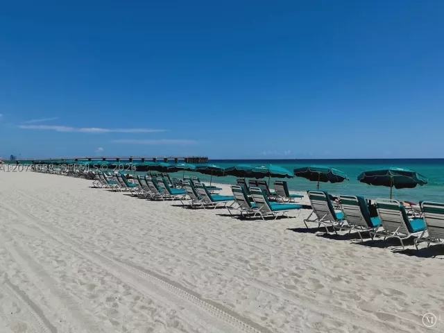 2-bedroom condo for rent in Sunny Isles Beach - 16425 Collins Ave 2016 - MondialRealty