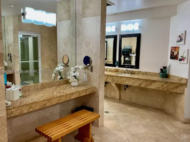 2-bedroom condo for rent in Sunny Isles Beach - 16425 Collins Ave 2016 - MondialRealty