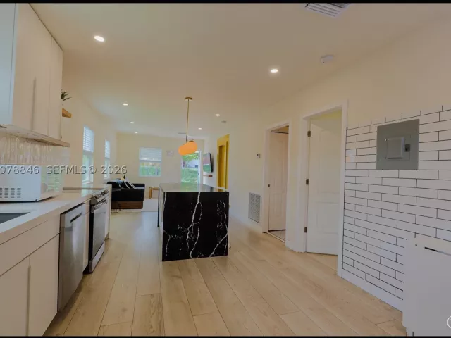 3-bedroom home for rent in Fort Lauderdale - 1332 NE 5th Ave 1 - MondialRealty
