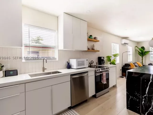 3-bedroom home for rent in Fort Lauderdale - 1332 NE 5th Ave 1 - MondialRealty