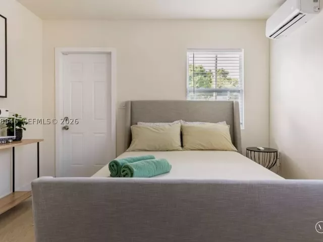 3-bedroom home for rent in Fort Lauderdale - 1332 NE 5th Ave 1 - MondialRealty