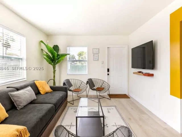 3-bedroom home for rent in Fort Lauderdale - 1332 NE 5th Ave 1 - MondialRealty