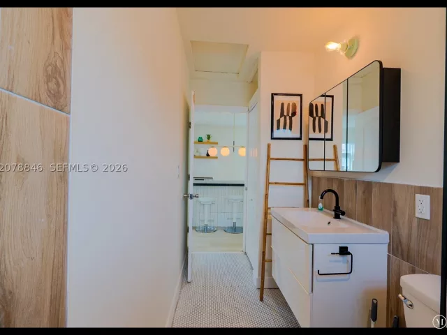 3-bedroom home for rent in Fort Lauderdale - 1332 NE 5th Ave 1 - MondialRealty
