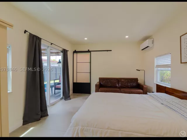3-bedroom home for rent in Fort Lauderdale - 1332 NE 5th Ave 1 - MondialRealty