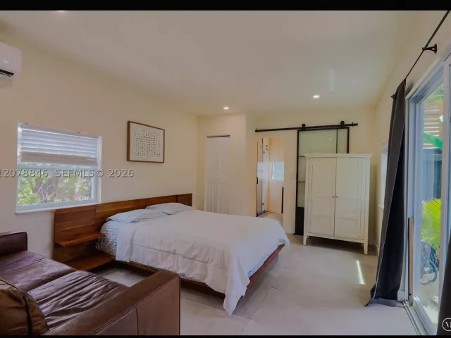 3-bedroom home for rent in Fort Lauderdale - 1332 NE 5th Ave 1 - MondialRealty