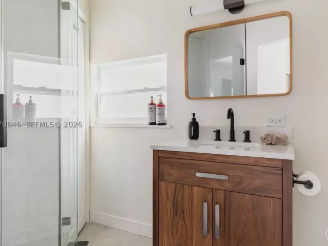 3-bedroom home for rent in Fort Lauderdale - 1332 NE 5th Ave 1 - MondialRealty