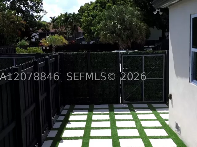 3-bedroom home for rent in Fort Lauderdale - 1332 NE 5th Ave 1 - MondialRealty