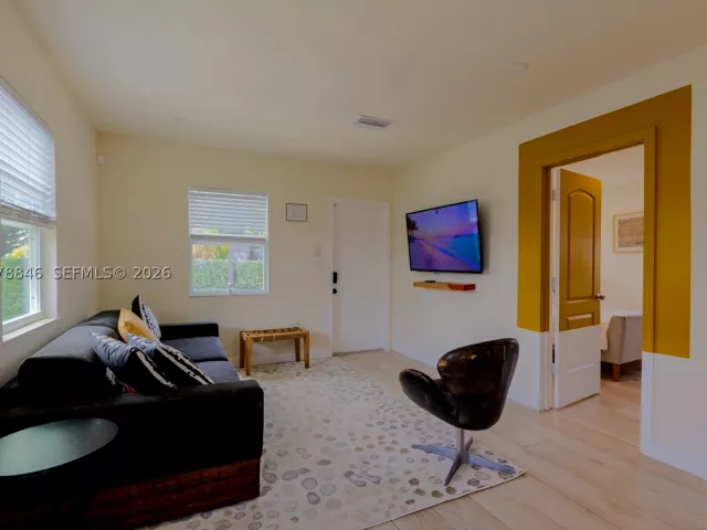 3-bedroom home for rent in Fort Lauderdale - 1332 NE 5th Ave 1 - MondialRealty