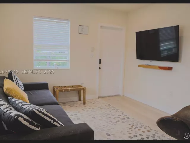 3-bedroom home for rent in Fort Lauderdale - 1332 NE 5th Ave 1 - MondialRealty