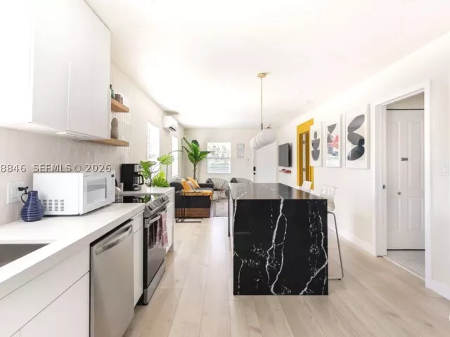 3-bedroom home for rent in Fort Lauderdale - 1332 NE 5th Ave 1 - MondialRealty