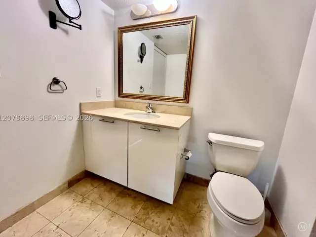 2-bedroom condo for sale in Miami - 1800 N Bayshore Dr 3710 - MondialRealty