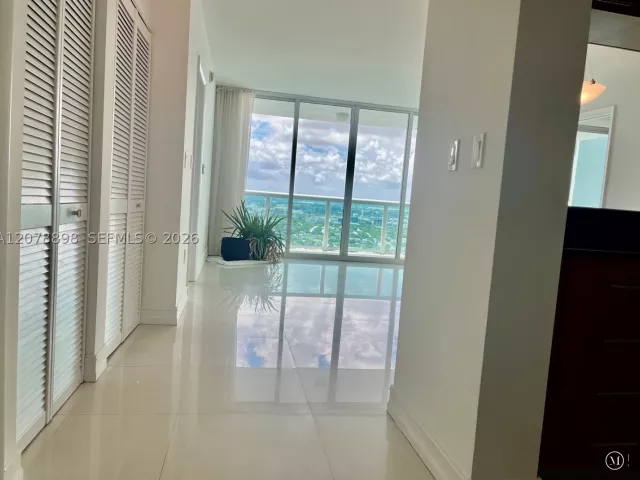 2-bedroom condo for sale in Miami - 1800 N Bayshore Dr 3710 - MondialRealty