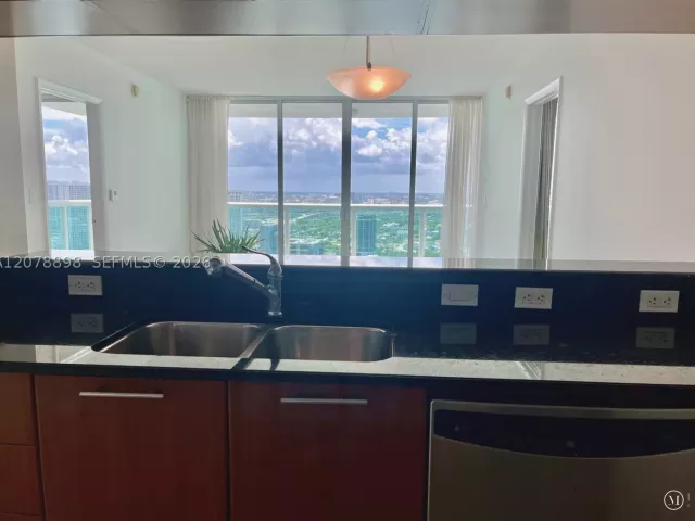 2-bedroom condo for sale in Miami - 1800 N Bayshore Dr 3710 - MondialRealty