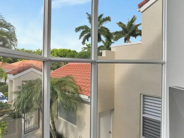 3-bedroom home for rent in Boca Raton - 7477 CAMPO FLORIDO - MondialRealty