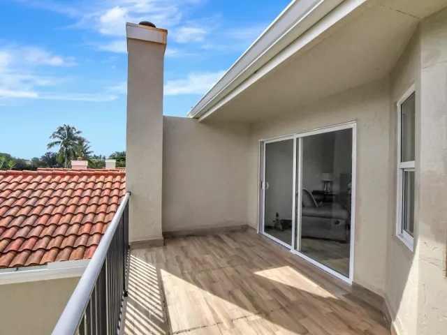 3-bedroom home for rent in Boca Raton - 7477 CAMPO FLORIDO - MondialRealty