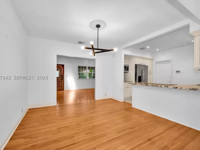 3-bedroom home for sale in Coral Gables - 5111 Maggiore St - MondialRealty
