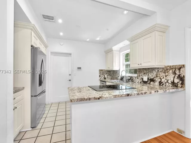 3-bedroom home for sale in Coral Gables - 5111 Maggiore St - MondialRealty