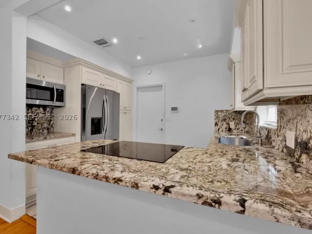 3-bedroom home for sale in Coral Gables - 5111 Maggiore St - MondialRealty
