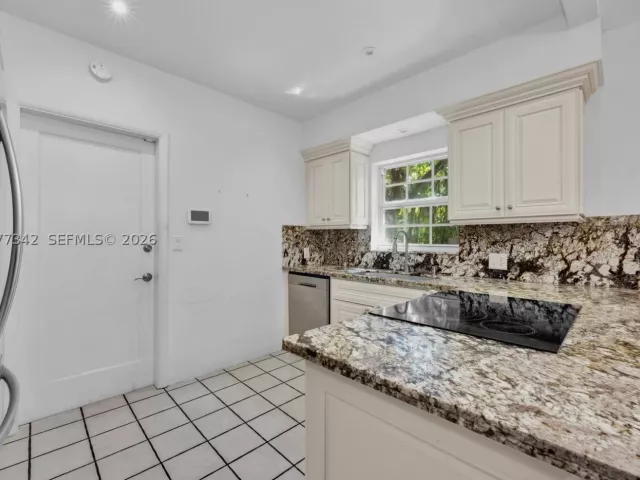 3-bedroom home for sale in Coral Gables - 5111 Maggiore St - MondialRealty