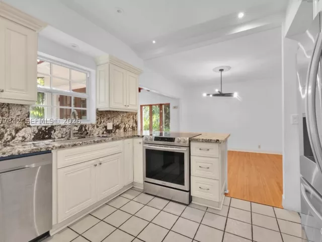 3-bedroom home for sale in Coral Gables - 5111 Maggiore St - MondialRealty