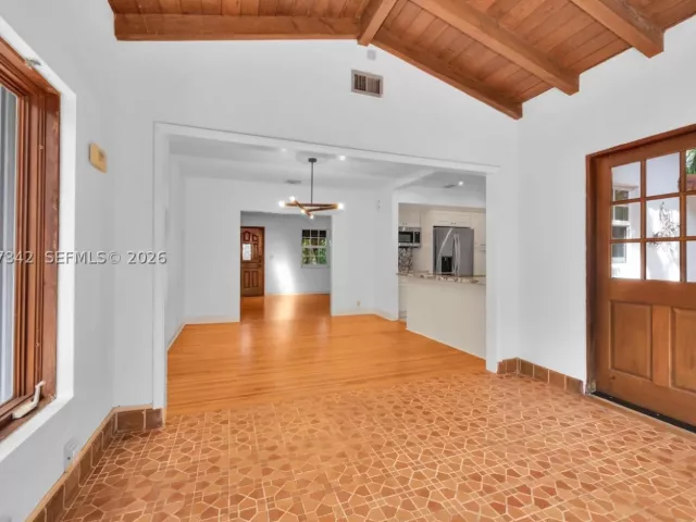 3-bedroom home for sale in Coral Gables - 5111 Maggiore St - MondialRealty