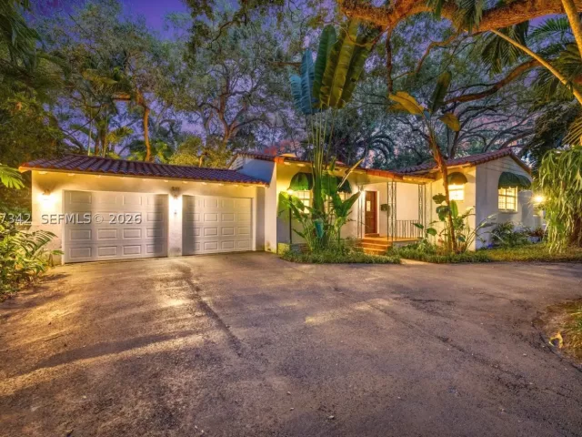 3-bedroom home for sale in Coral Gables - 5111 Maggiore St - MondialRealty