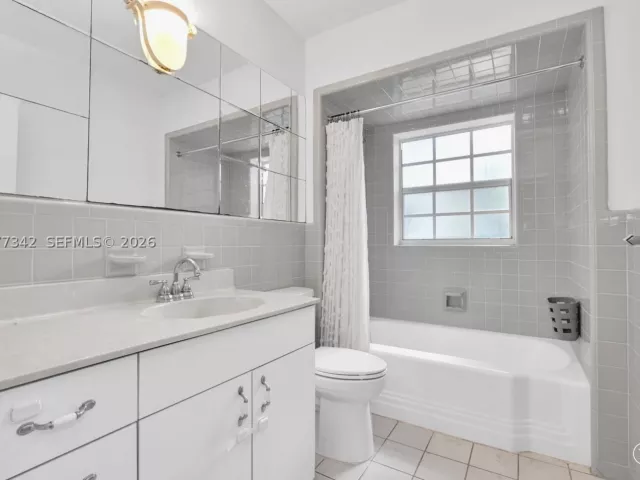 3-bedroom home for sale in Coral Gables - 5111 Maggiore St - MondialRealty