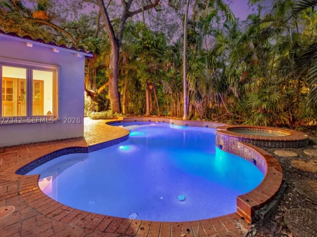 3-bedroom home for sale in Coral Gables - 5111 Maggiore St - MondialRealty