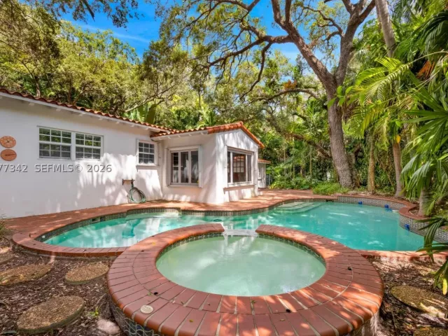 3-bedroom home for sale in Coral Gables - 5111 Maggiore St - MondialRealty