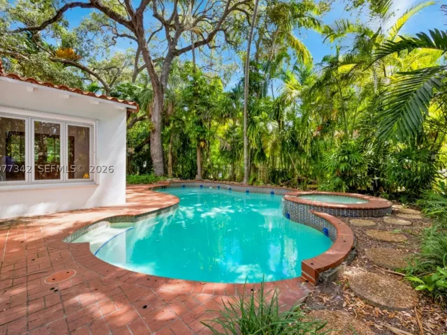 3-bedroom home for sale in Coral Gables - 5111 Maggiore St - MondialRealty