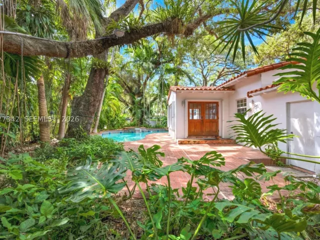 3-bedroom home for sale in Coral Gables - 5111 Maggiore St - MondialRealty