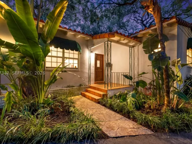 3-bedroom home for sale in Coral Gables - 5111 Maggiore St - MondialRealty