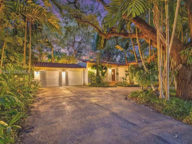 3-bedroom home for sale in Coral Gables - 5111 Maggiore St - MondialRealty