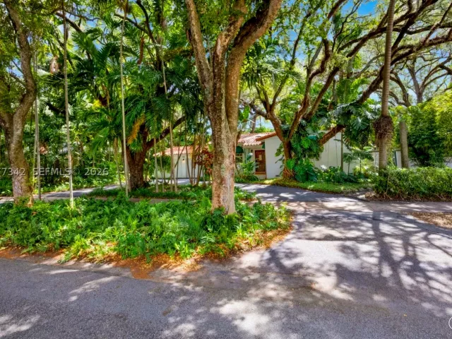 3-bedroom home for sale in Coral Gables - 5111 Maggiore St - MondialRealty