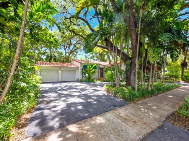 3-bedroom home for sale in Coral Gables - 5111 Maggiore St - MondialRealty