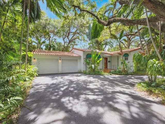 3-bedroom home for sale in Coral Gables - 5111 Maggiore St - MondialRealty