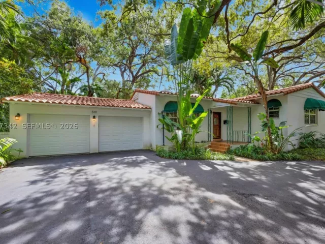 3-bedroom home for sale in Coral Gables - 5111 Maggiore St - MondialRealty