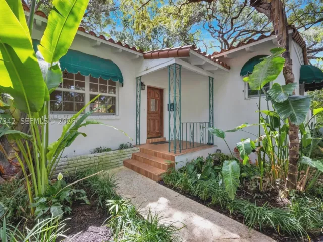 3-bedroom home for sale in Coral Gables - 5111 Maggiore St - MondialRealty