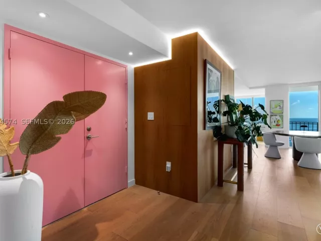 3-bedroom condo for sale in Key Biscayne - 881 Ocean Dr 10A - MondialRealty