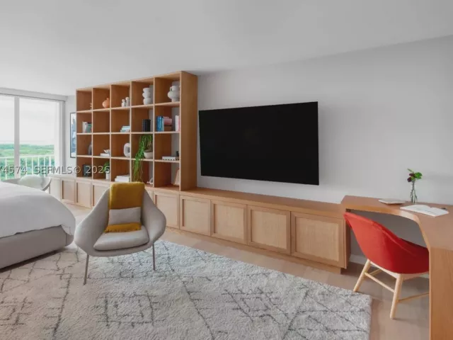3-bedroom condo for sale in Key Biscayne - 881 Ocean Dr 10A - MondialRealty