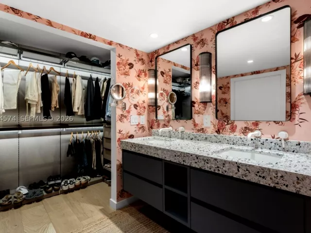 3-bedroom condo for sale in Key Biscayne - 881 Ocean Dr 10A - MondialRealty
