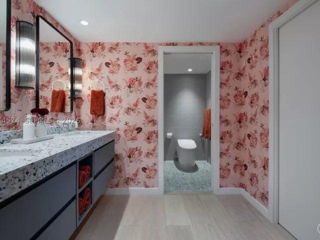 3-bedroom condo for sale in Key Biscayne - 881 Ocean Dr 10A - MondialRealty