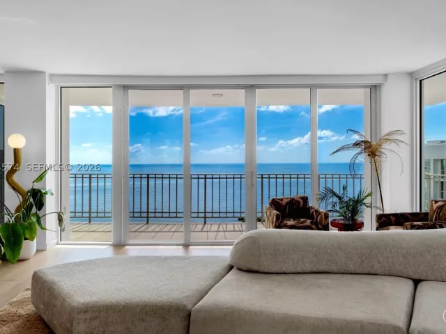 3-bedroom condo for sale in Key Biscayne - 881 Ocean Dr 10A - MondialRealty
